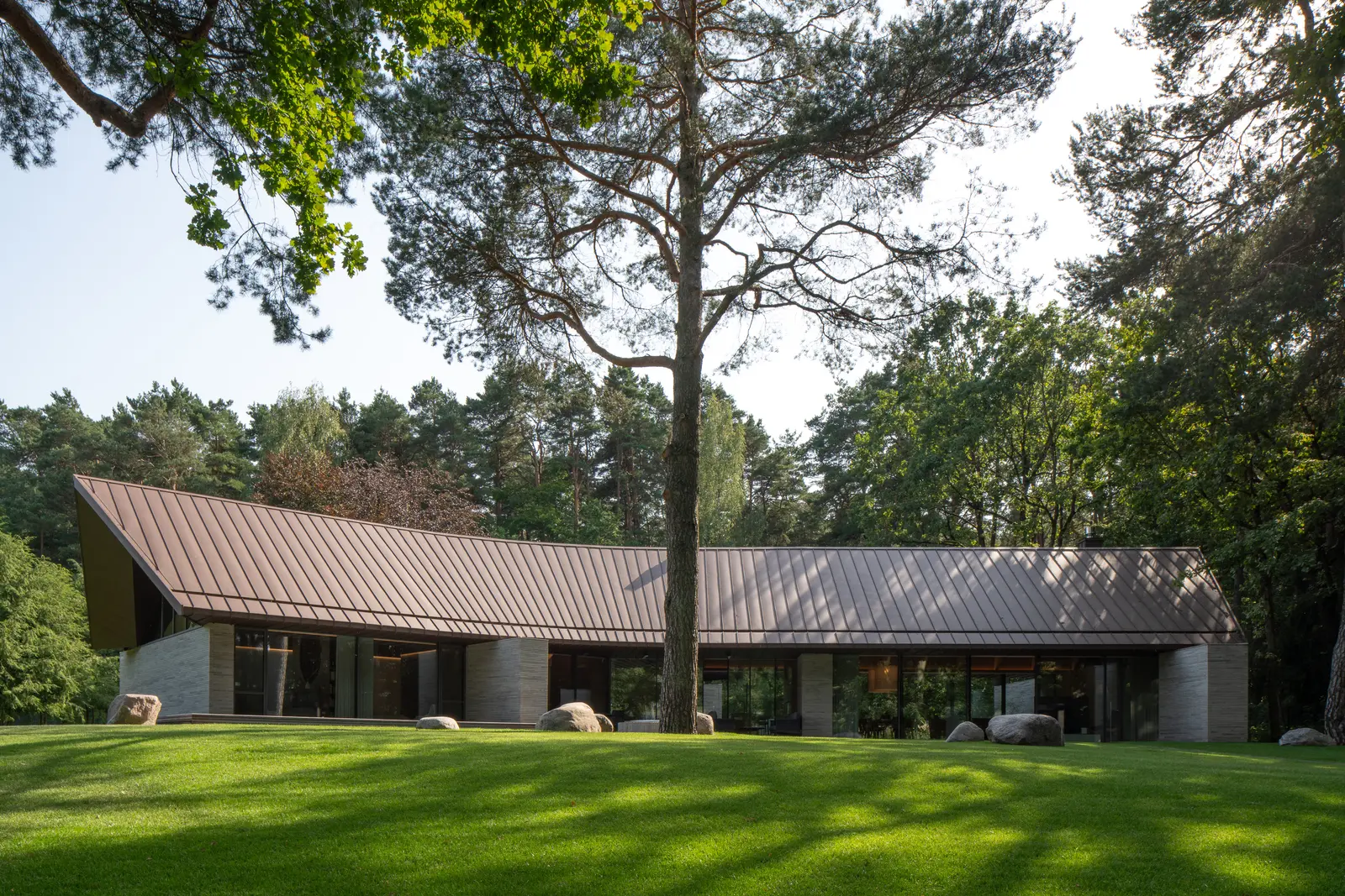 Pamiškio Namas, Kaunas, Litauen — Schüco ASS 77 Panorama Design og sømløst fasadesystem (bilde 4 av 9)