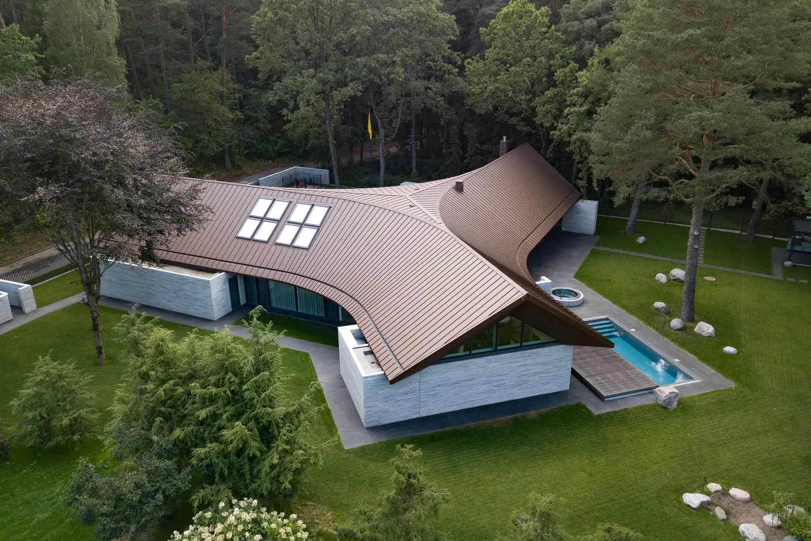 Pamiškio Namas, Kaunas, Litauen — Schüco ASS 77 Panorama Design og sømløst fasadesystem (bilde 1 av 9)